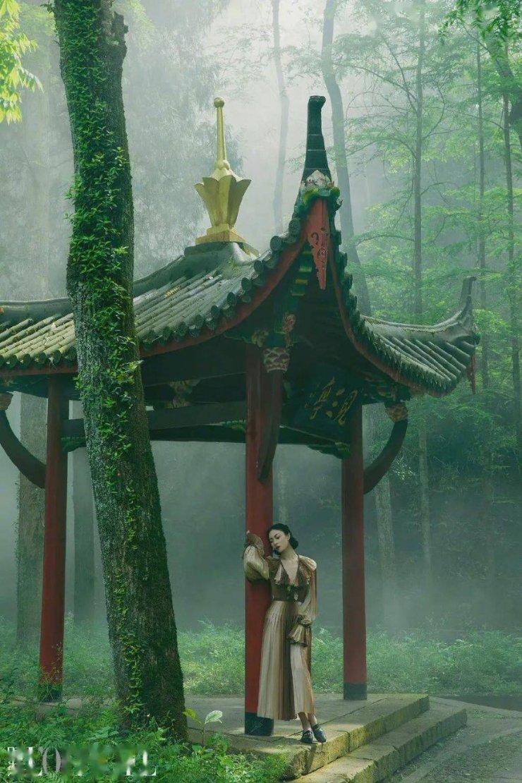 琳娜整理房间