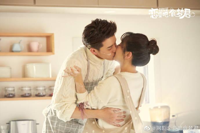 请问炒股和理财哪个更安全？游戏画面