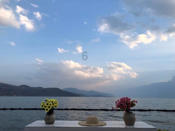 逃离古老的乡村房子